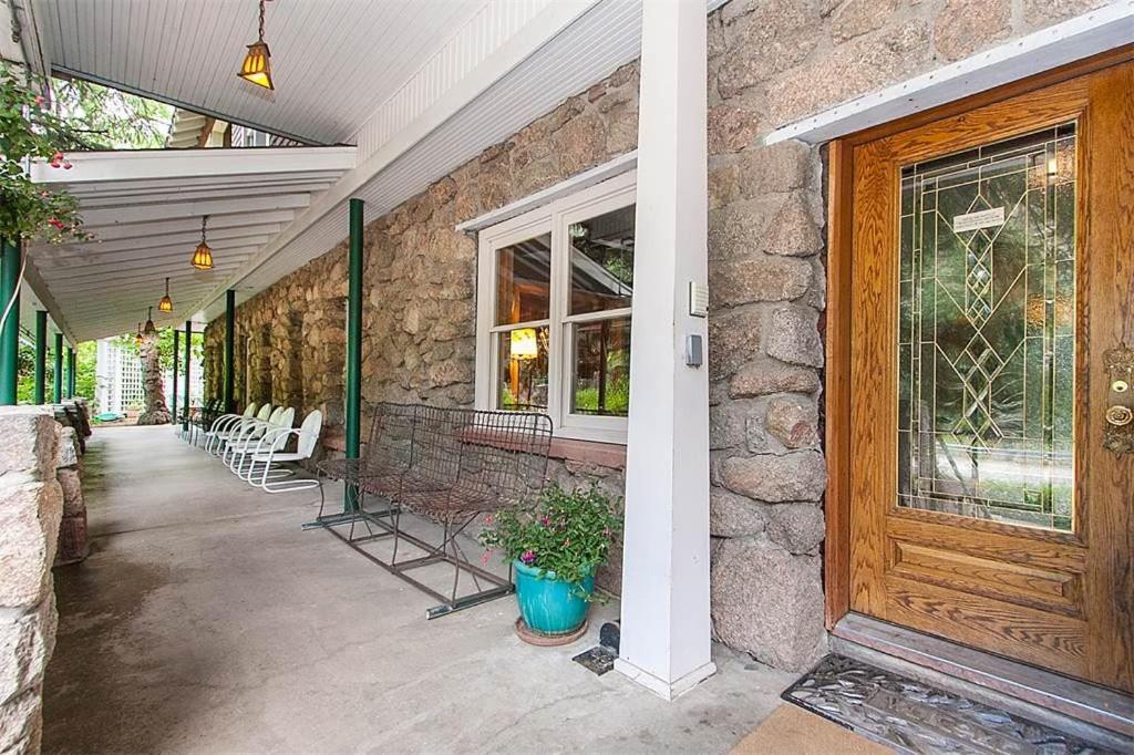 Alps Boulder Canyon Inn エクステリア 写真