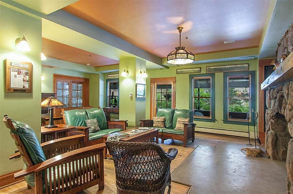 Alps Boulder Canyon Inn エクステリア 写真